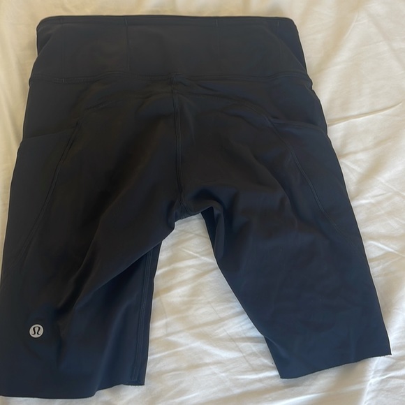 Lululemon shorts - Picture 5 of 9